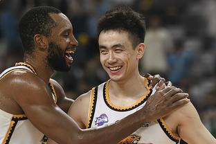 中国男篮78-59青岛 程帅澎百分百命中率砍22分 全队仅抢32个篮板